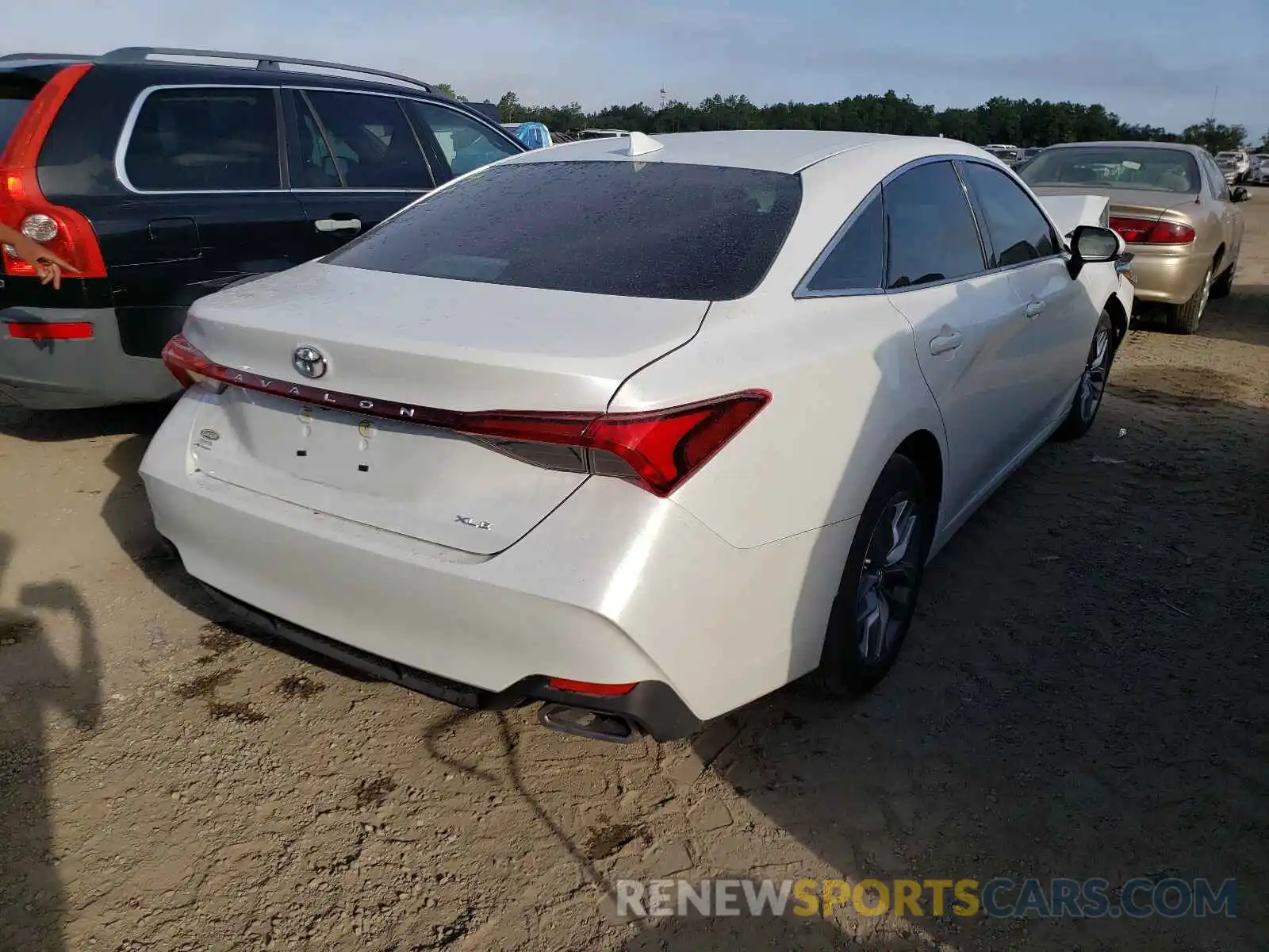 4 Photograph of a damaged car 4T1AZ1FB8LU044457 TOYOTA AVALON 2020