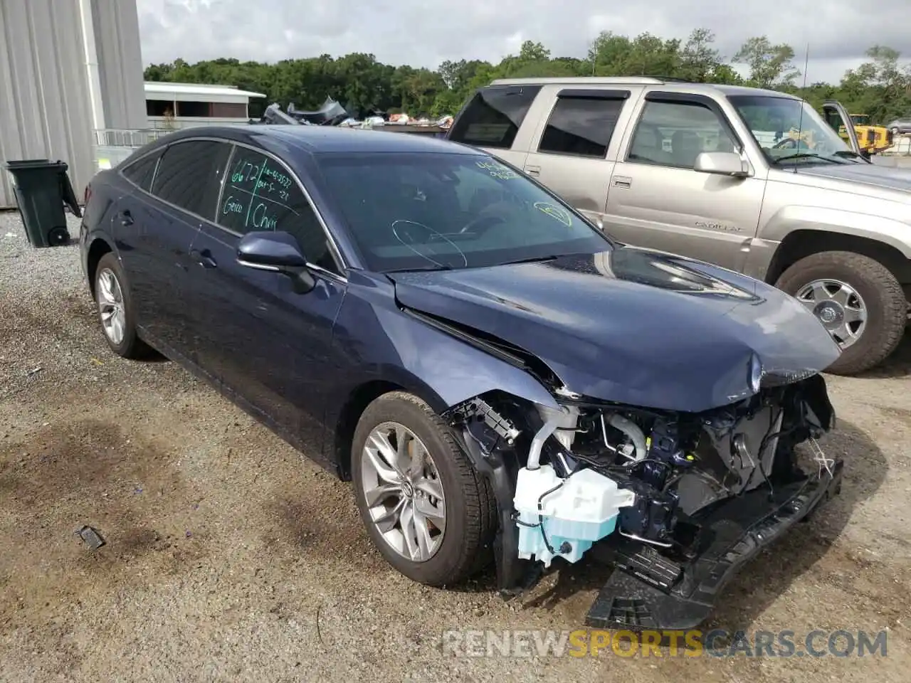 1 Photograph of a damaged car 4T1AZ1FB8LU044846 TOYOTA AVALON 2020