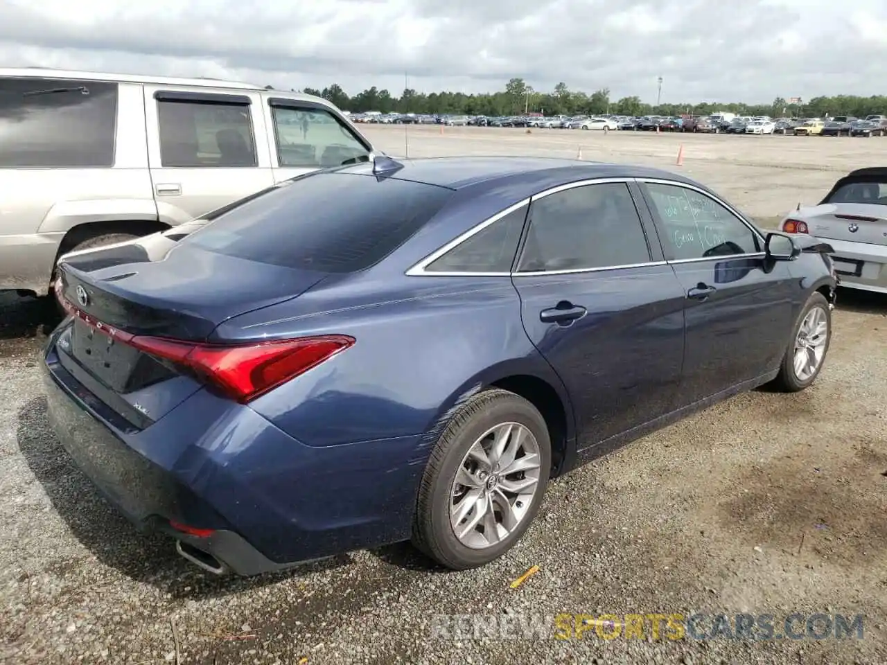 4 Photograph of a damaged car 4T1AZ1FB8LU044846 TOYOTA AVALON 2020