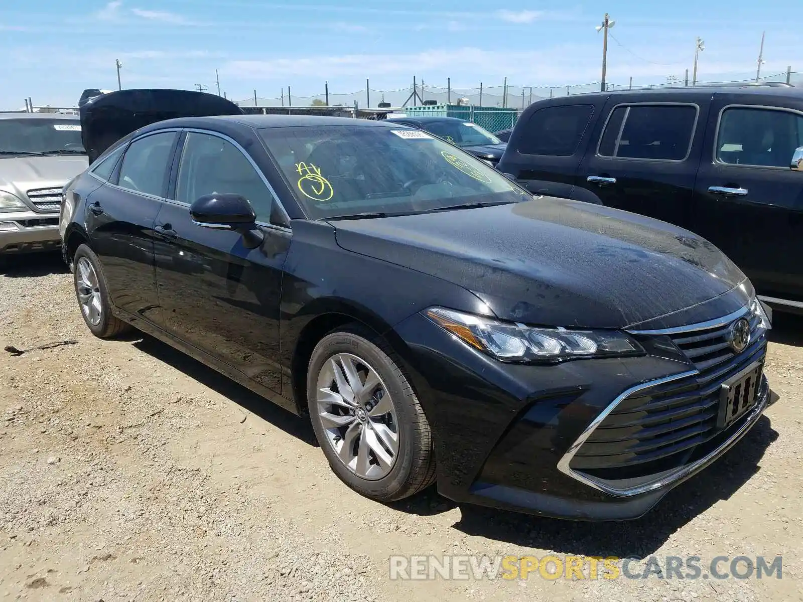 1 Photograph of a damaged car 4T1AZ1FB9LU040899 TOYOTA AVALON 2020