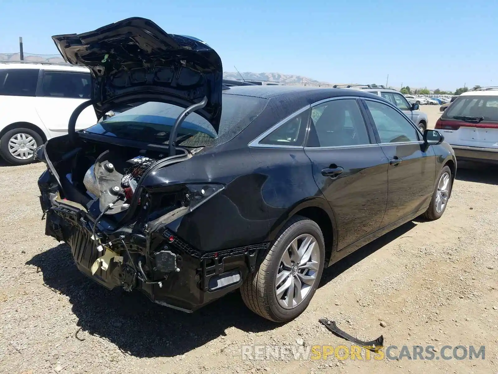 4 Photograph of a damaged car 4T1AZ1FB9LU040899 TOYOTA AVALON 2020