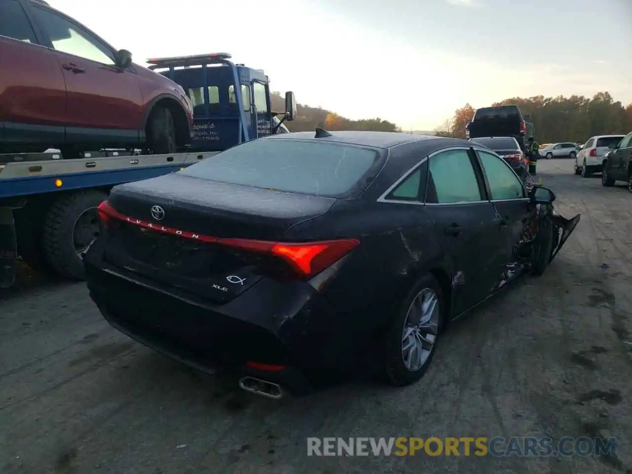 4 Photograph of a damaged car 4T1AZ1FBXLU043987 TOYOTA AVALON 2020