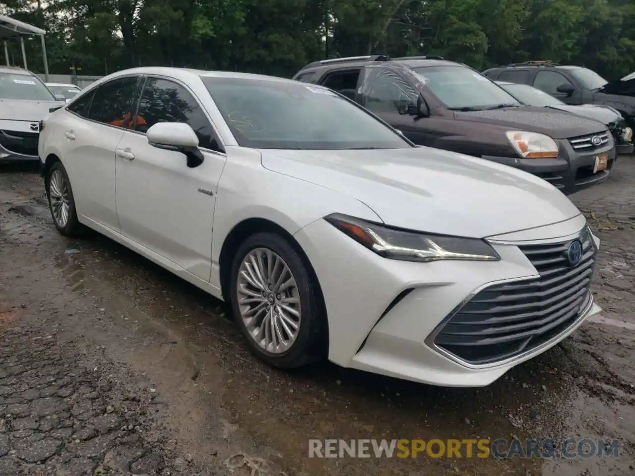 1 Photograph of a damaged car 4T1C21FB3LU016062 TOYOTA AVALON 2020