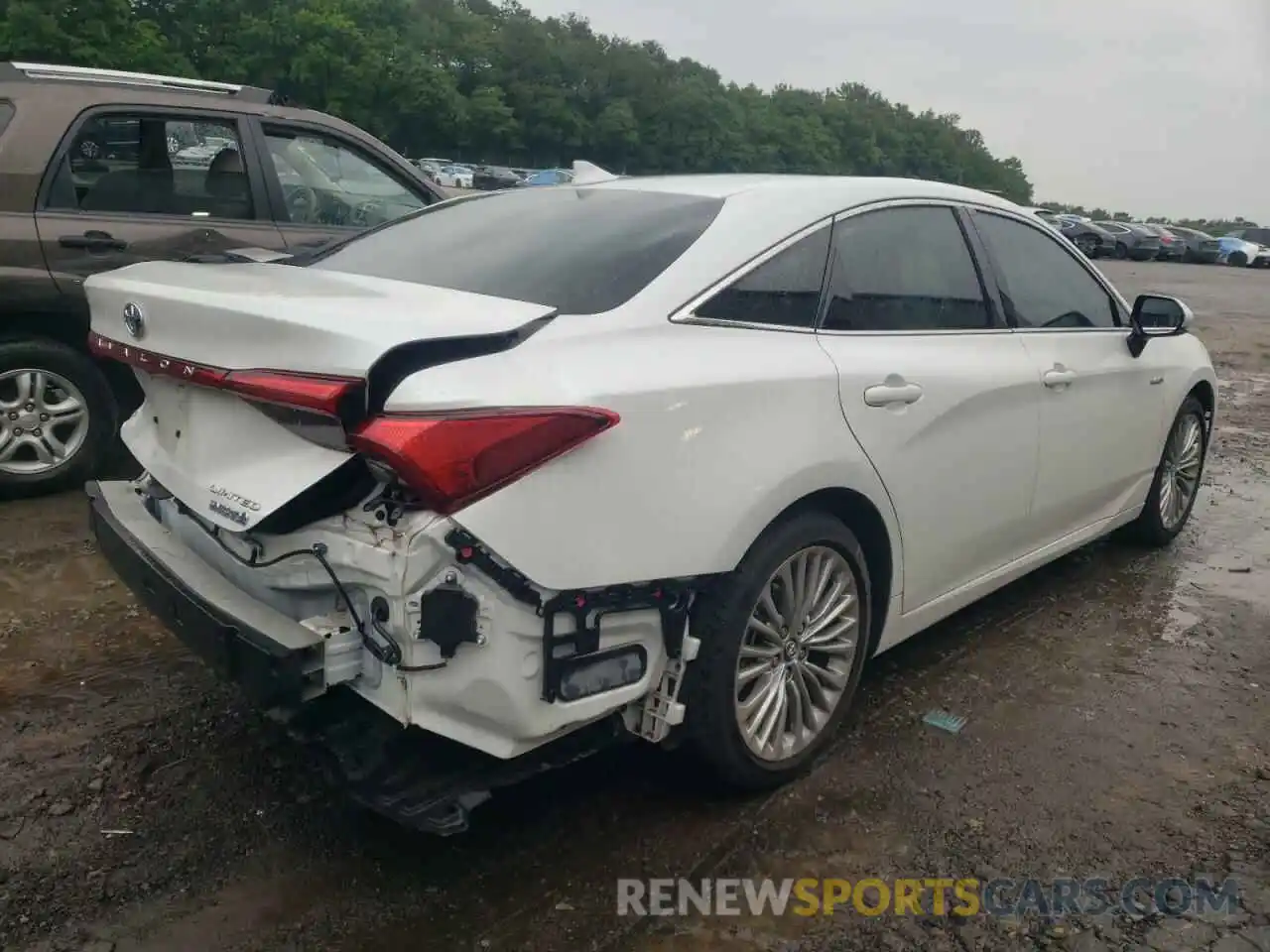 4 Photograph of a damaged car 4T1C21FB3LU016062 TOYOTA AVALON 2020