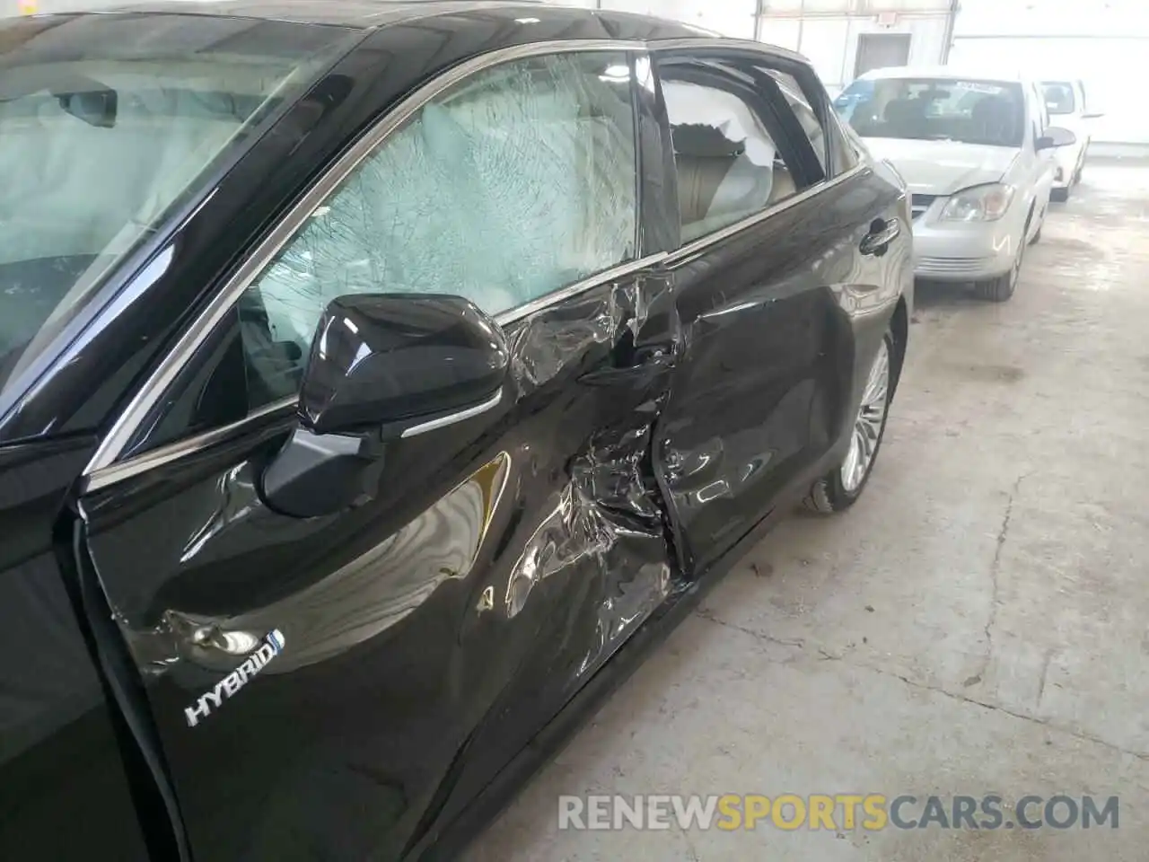 10 Photograph of a damaged car 4T1C21FB3LU016689 TOYOTA AVALON 2020