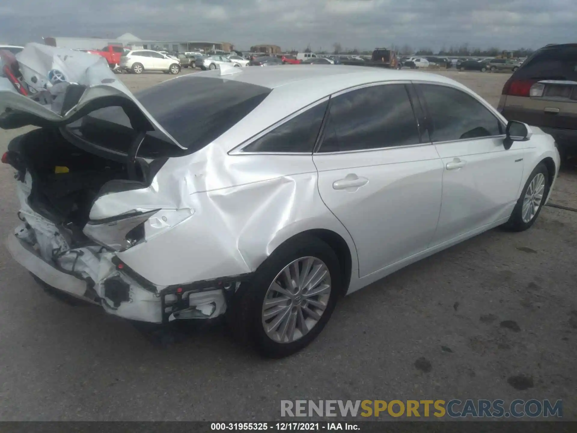 4 Photograph of a damaged car 4T1C21FBXLU016477 TOYOTA AVALON 2020