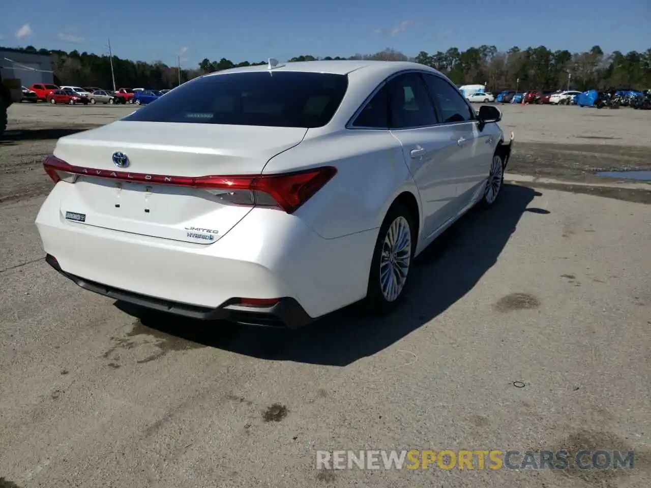 4 Photograph of a damaged car 4T1C21FBXLU018228 TOYOTA AVALON 2020