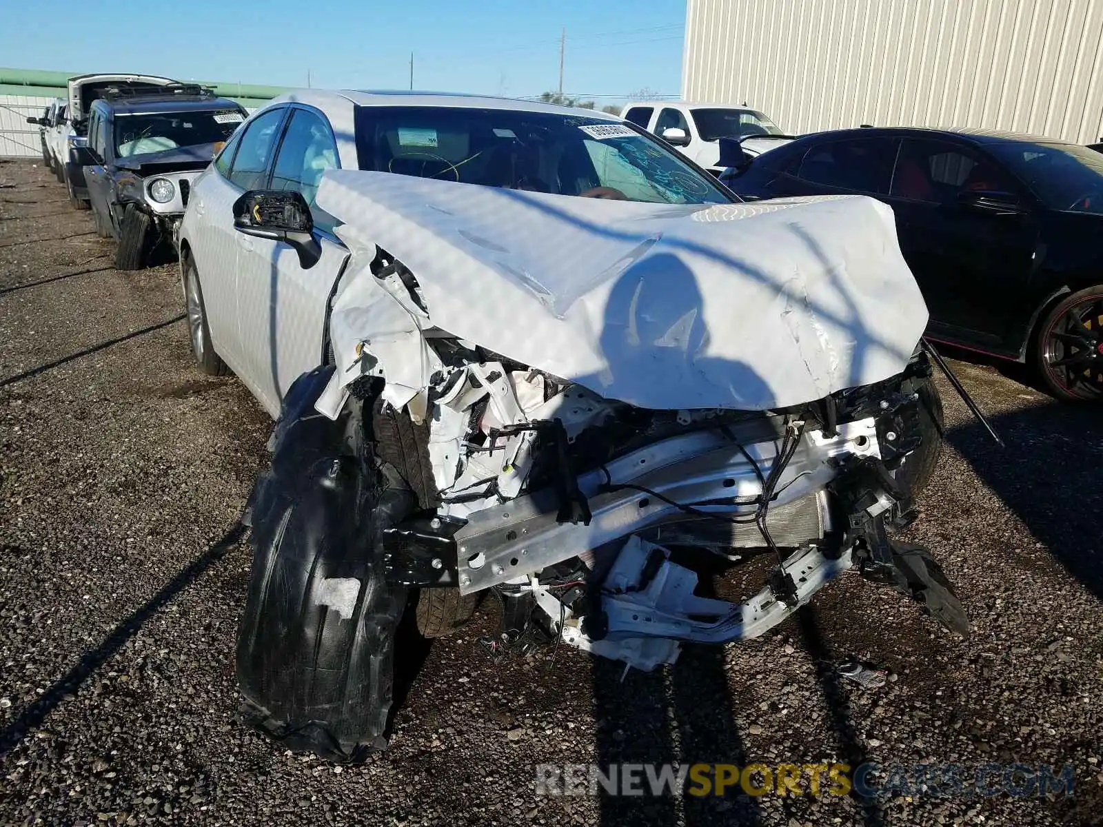 1 Photograph of a damaged car 4T1CZ1FB3LU043452 TOYOTA AVALON 2020