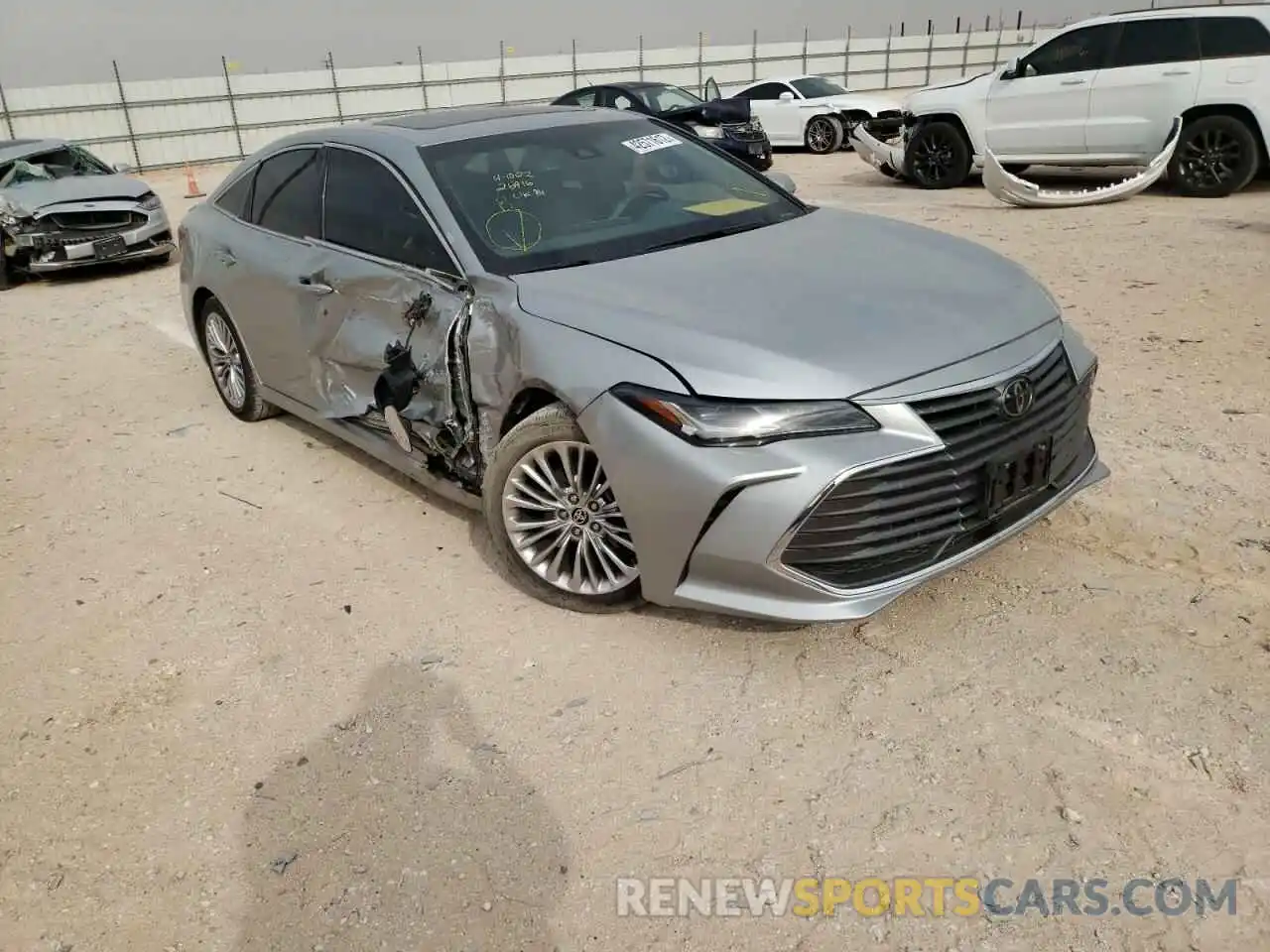 1 Photograph of a damaged car 4T1CZ1FB3LU053818 TOYOTA AVALON 2020