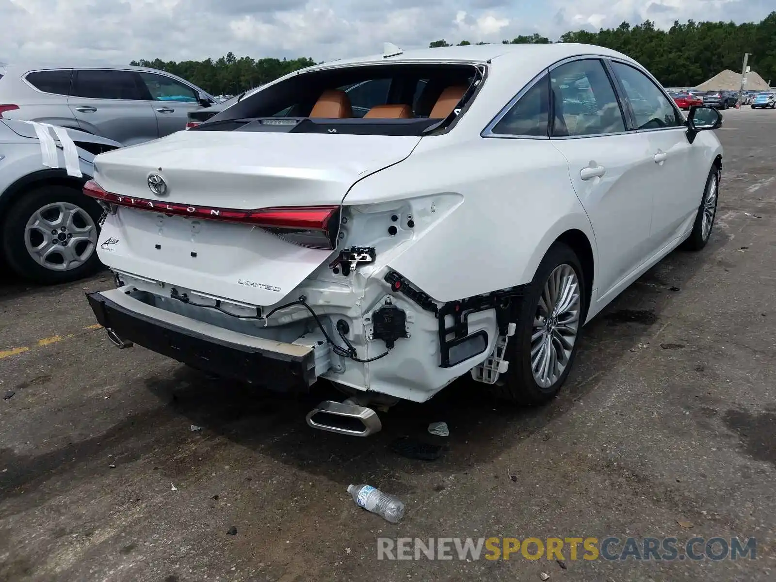 4 Photograph of a damaged car 4T1CZ1FB4LU046537 TOYOTA AVALON 2020