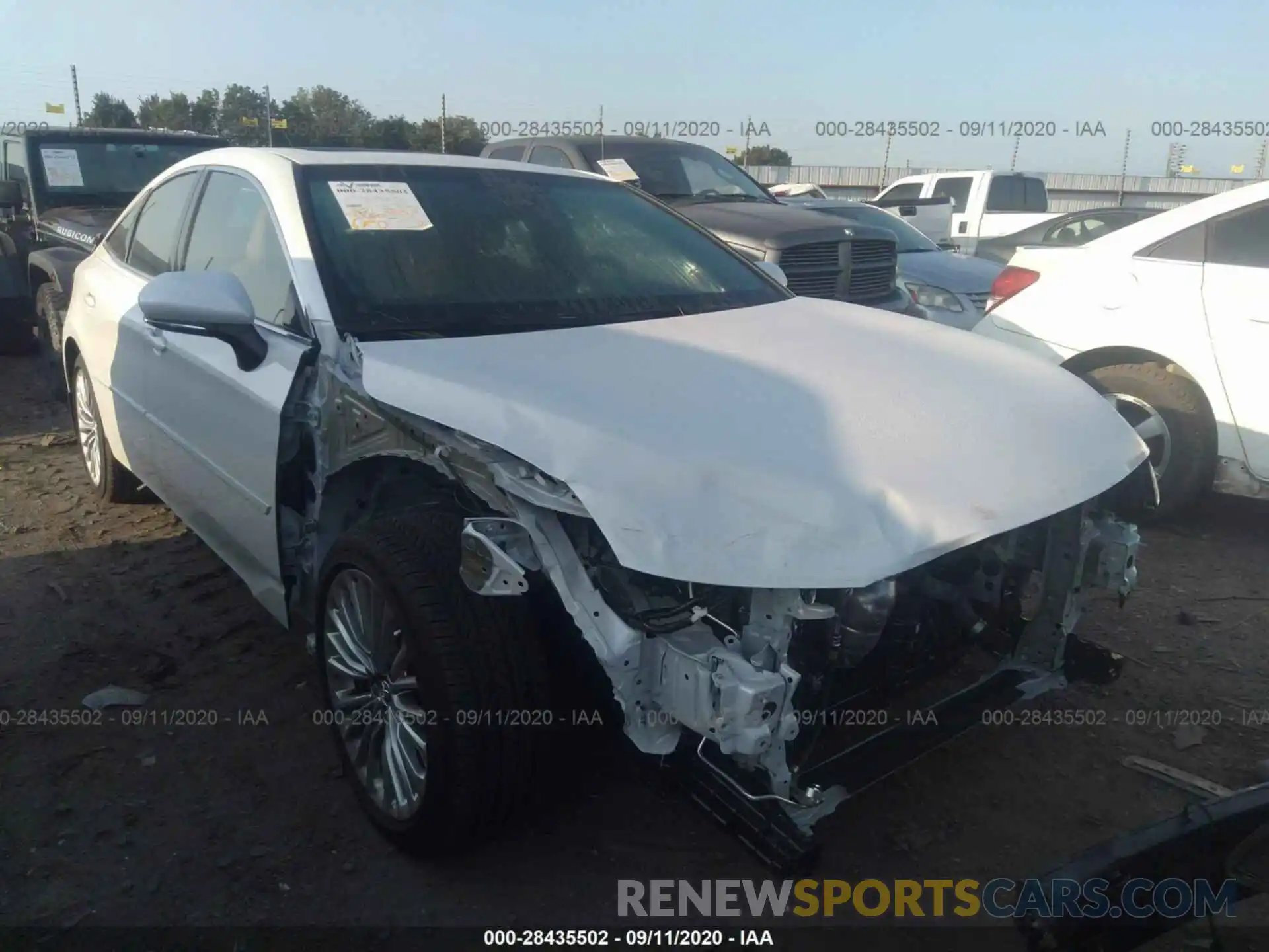 1 Photograph of a damaged car 4T1CZ1FB6LU045566 TOYOTA AVALON 2020