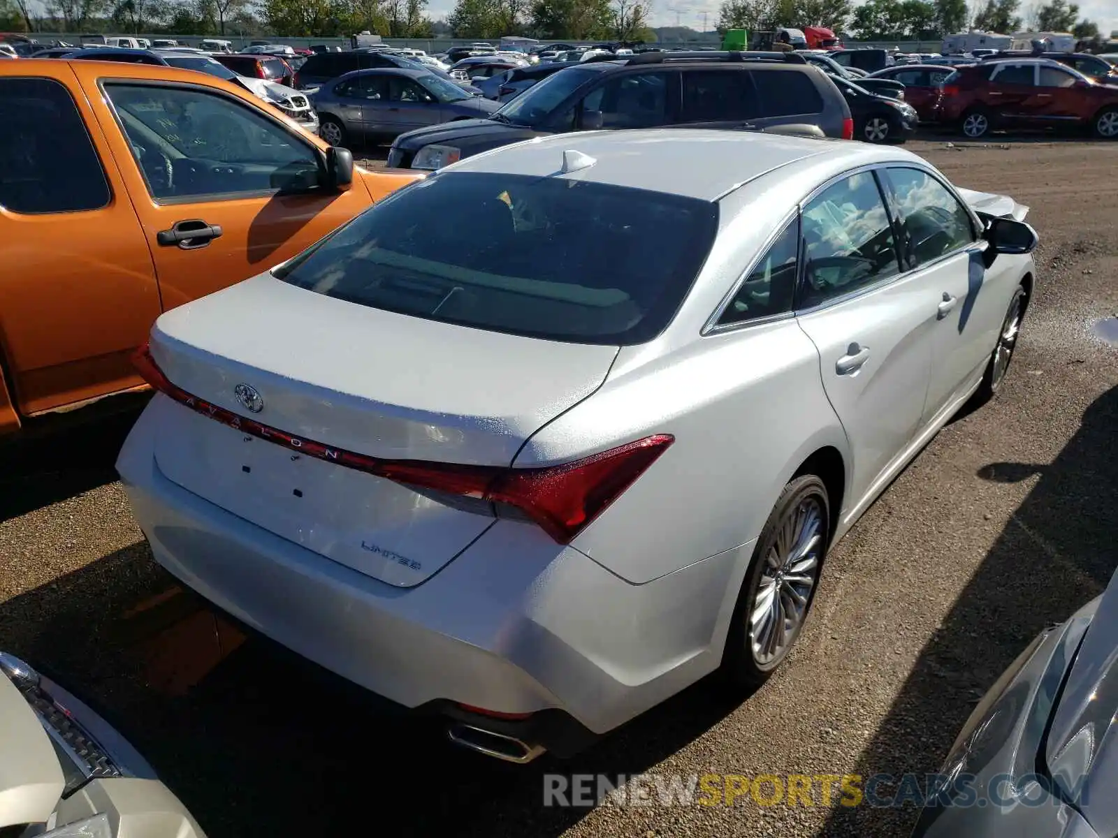 4 Photograph of a damaged car 4T1CZ1FB6LU046653 TOYOTA AVALON 2020