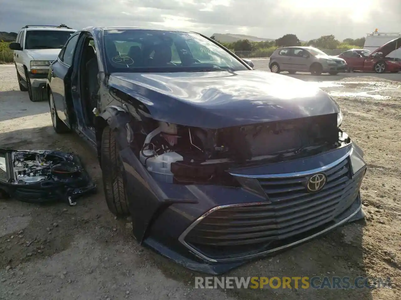 1 Photograph of a damaged car 4T1CZ1FB8LU053250 TOYOTA AVALON 2020