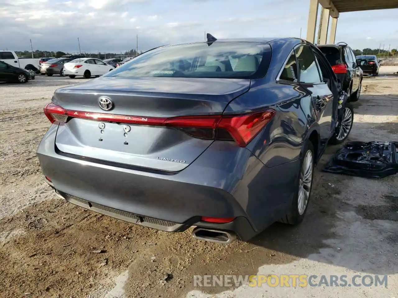 4 Photograph of a damaged car 4T1CZ1FB8LU053250 TOYOTA AVALON 2020