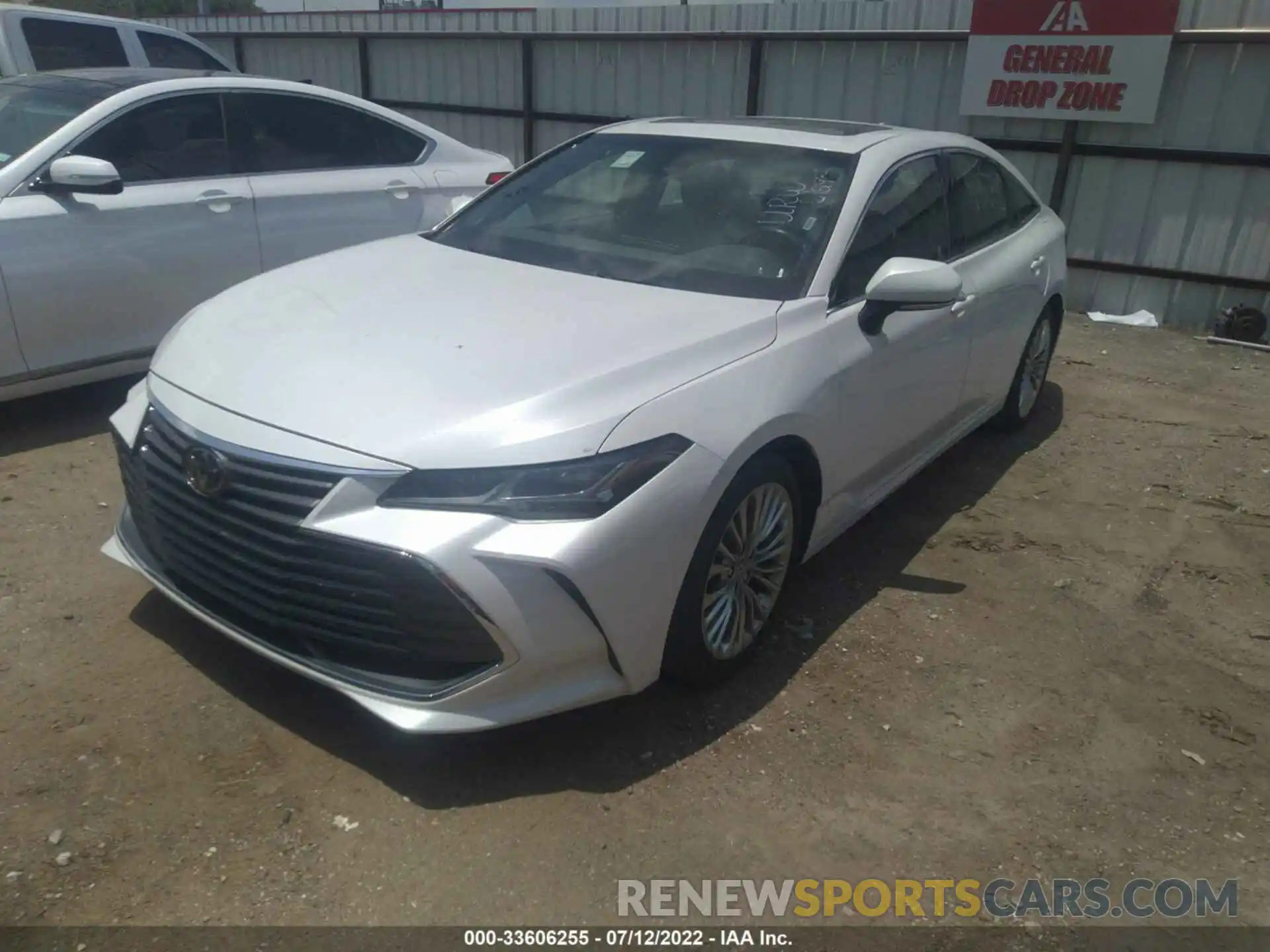 2 Photograph of a damaged car 4T1CZ1FBXLU039107 TOYOTA AVALON 2020