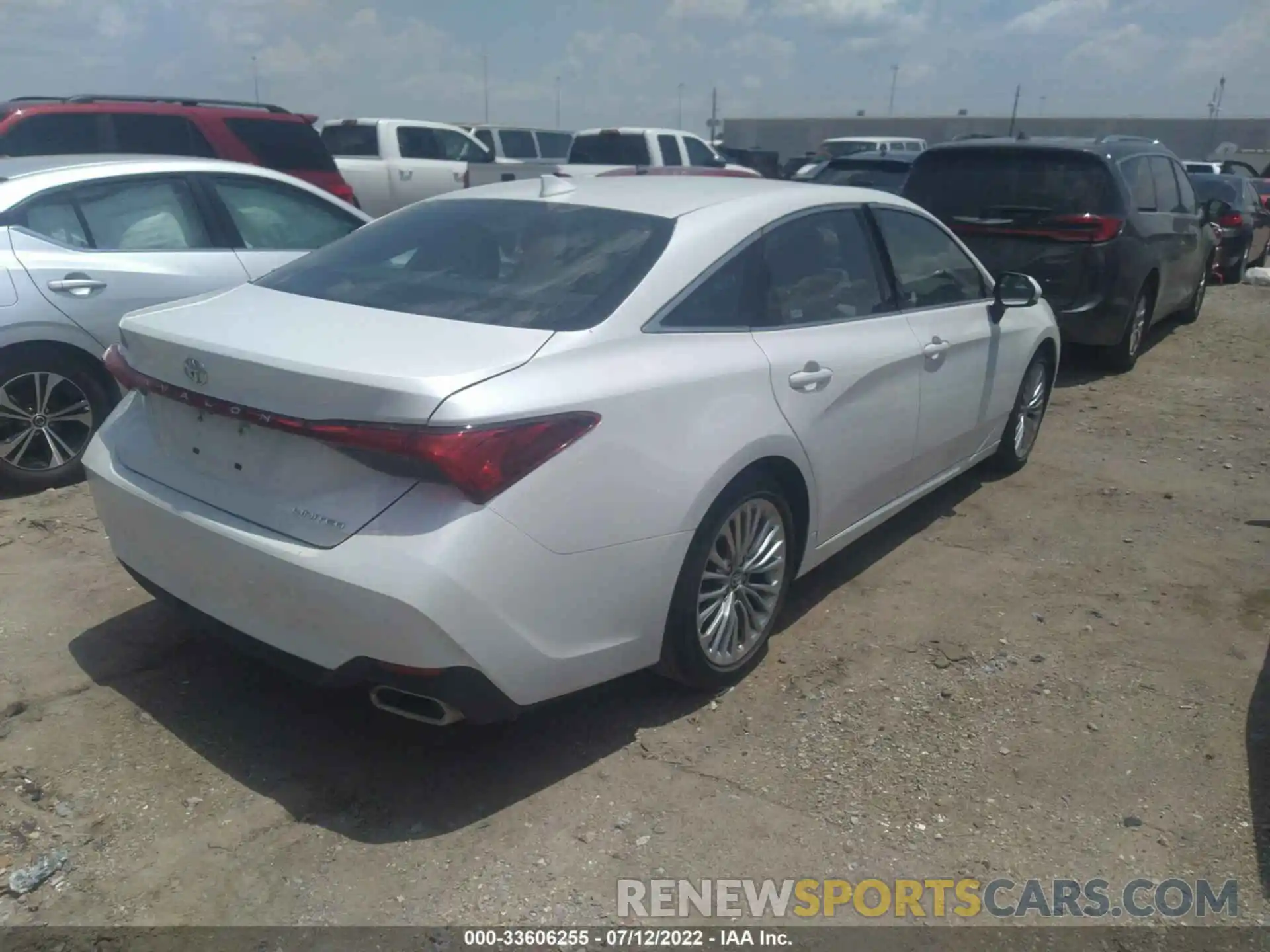 4 Photograph of a damaged car 4T1CZ1FBXLU039107 TOYOTA AVALON 2020