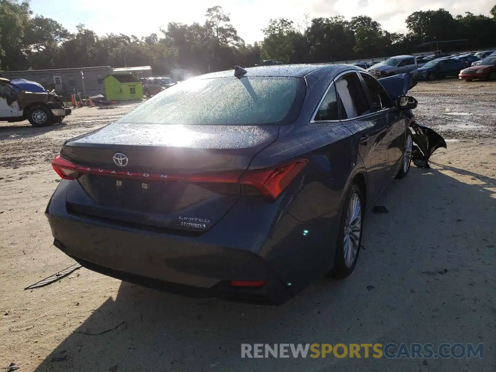 4 Photograph of a damaged car 4T1D21FB0LU016363 TOYOTA AVALON 2020