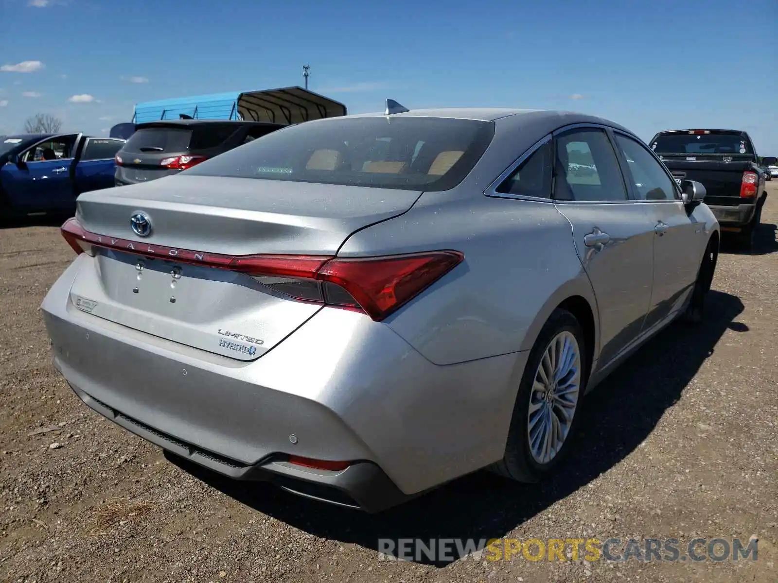 4 Photograph of a damaged car 4T1D21FB0LU018016 TOYOTA AVALON 2020