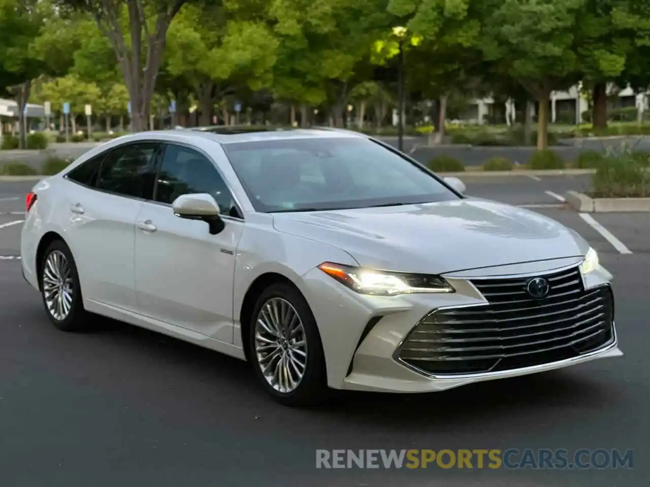 2 Photograph of a damaged car 4T1D21FB1LU012001 TOYOTA AVALON 2020