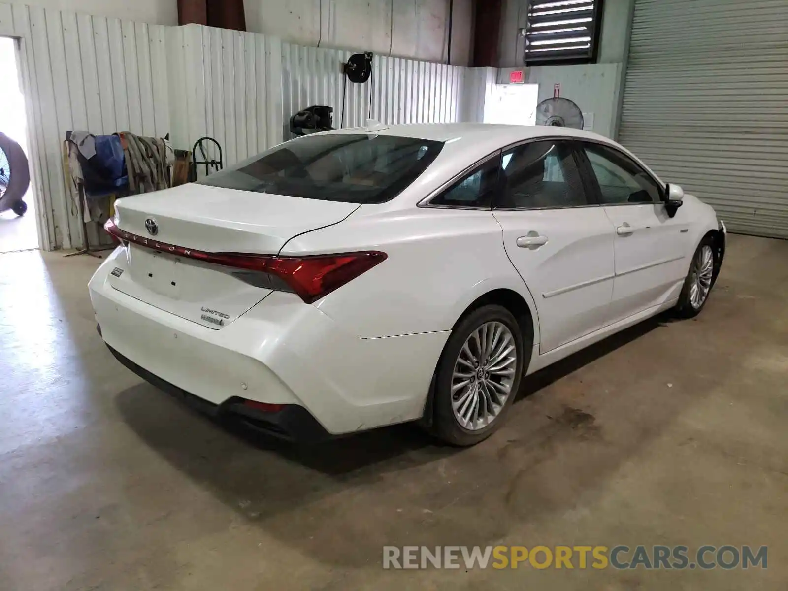 4 Photograph of a damaged car 4T1D21FB1LU012371 TOYOTA AVALON 2020