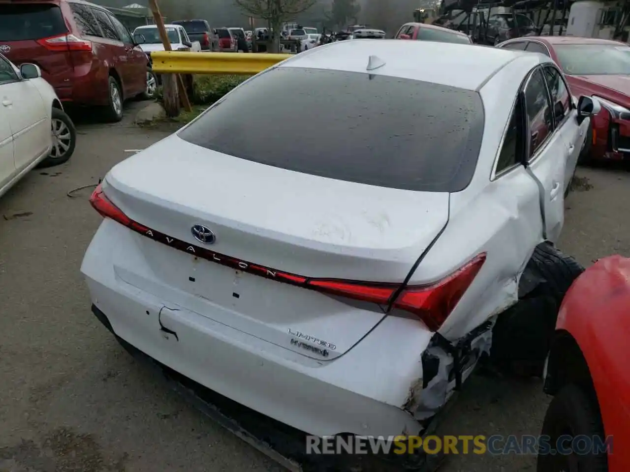 4 Photograph of a damaged car 4T1D21FB1LU017442 TOYOTA AVALON 2020