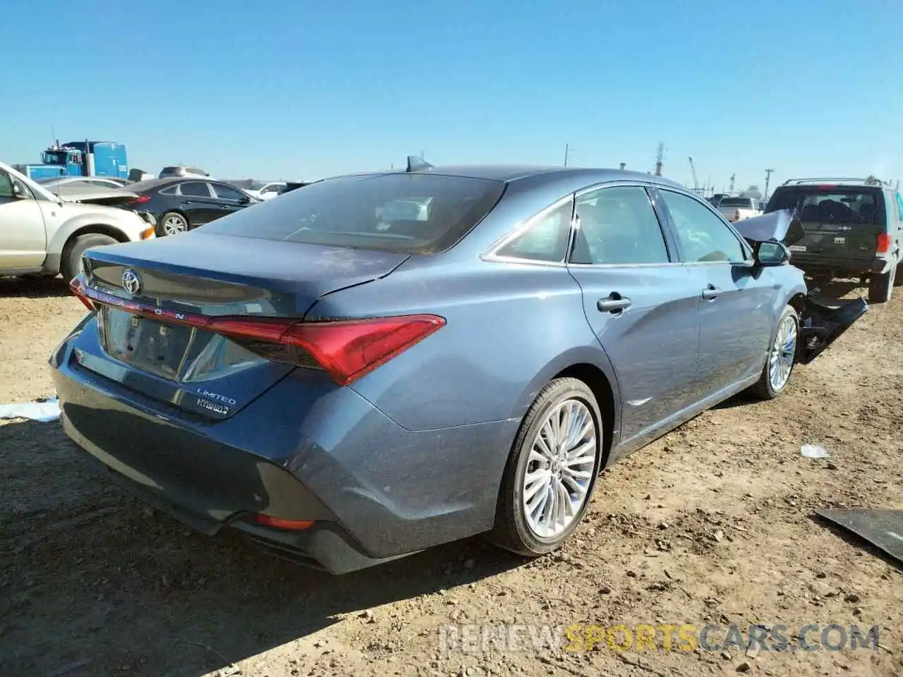 4 Photograph of a damaged car 4T1D21FB2LU017918 TOYOTA AVALON 2020