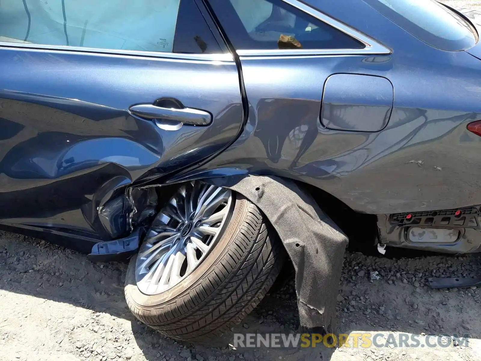 9 Photograph of a damaged car 4T1D21FB2LU018647 TOYOTA AVALON 2020