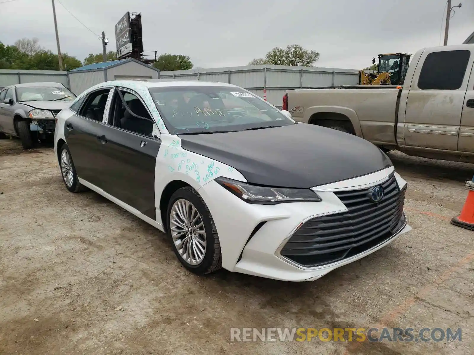 1 Photograph of a damaged car 4T1D21FB4LU012414 TOYOTA AVALON 2020