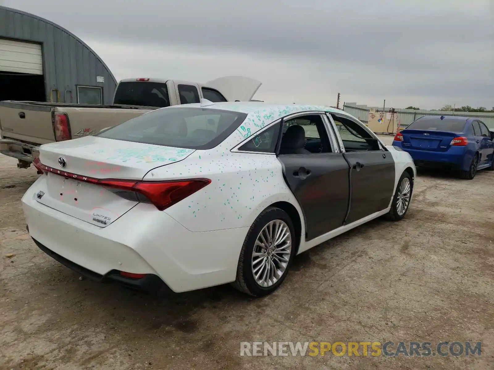 4 Photograph of a damaged car 4T1D21FB4LU012414 TOYOTA AVALON 2020