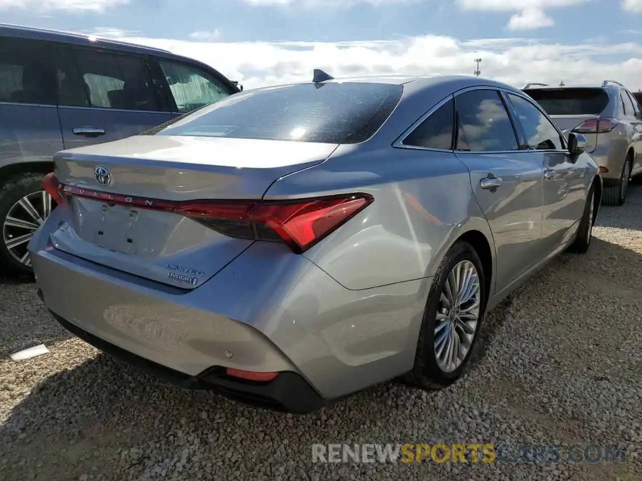 4 Photograph of a damaged car 4T1D21FB4LU018407 TOYOTA AVALON 2020