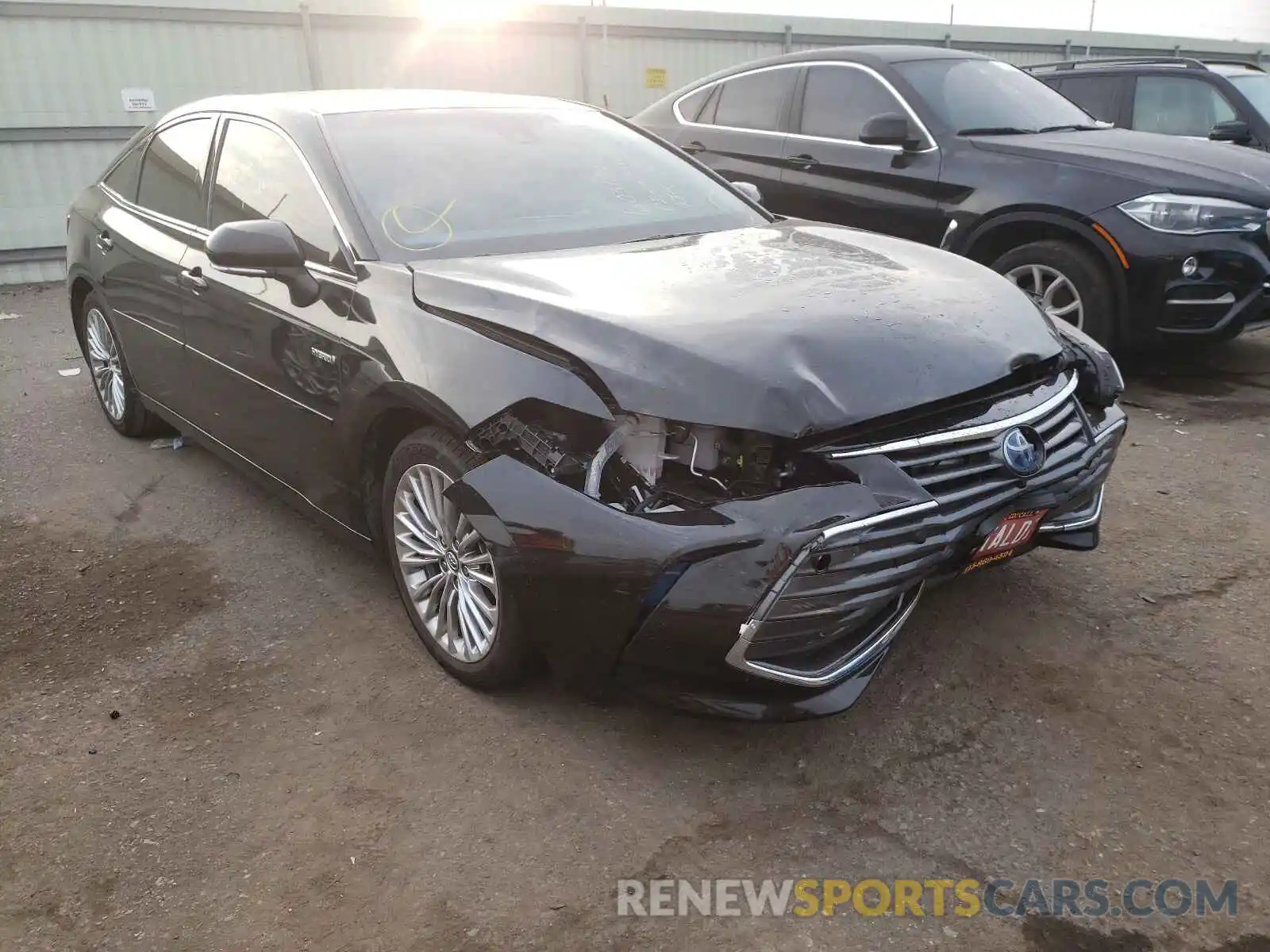 1 Photograph of a damaged car 4T1D21FB5LU015595 TOYOTA AVALON 2020