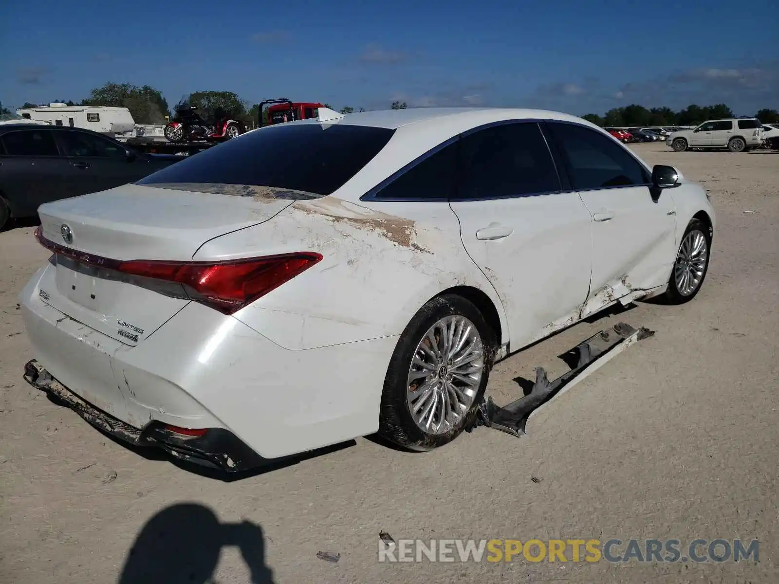 4 Photograph of a damaged car 4T1D21FB5LU017301 TOYOTA AVALON 2020