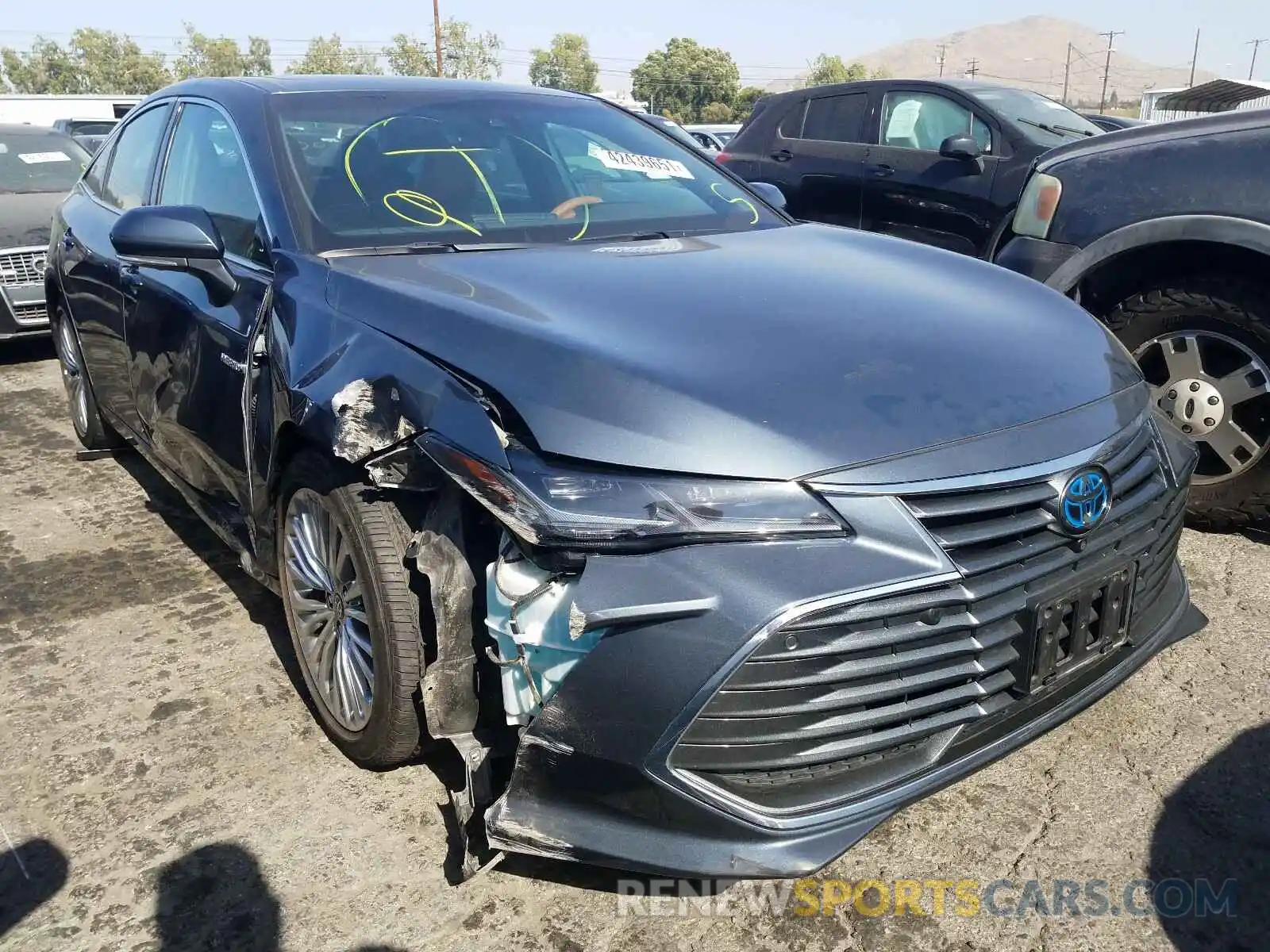 1 Photograph of a damaged car 4T1D21FB6LU019686 TOYOTA AVALON 2020