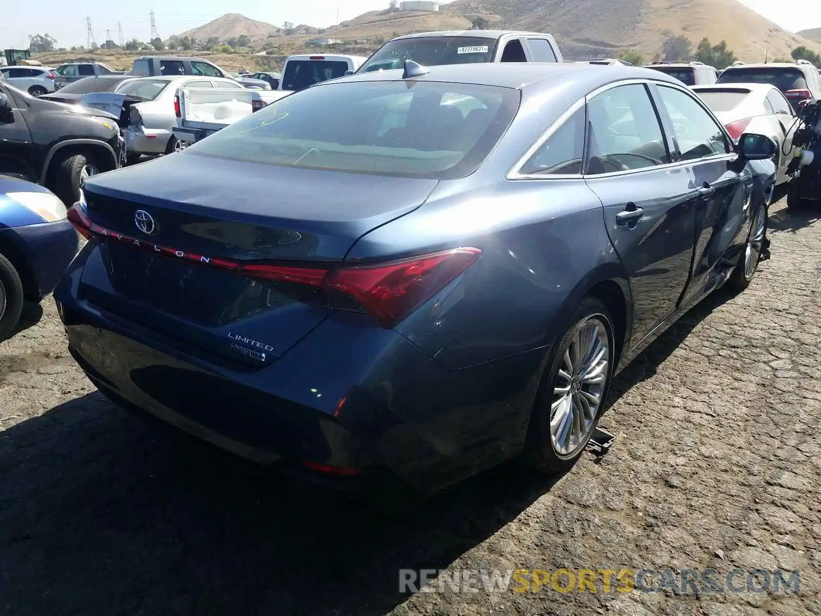 4 Photograph of a damaged car 4T1D21FB6LU019686 TOYOTA AVALON 2020