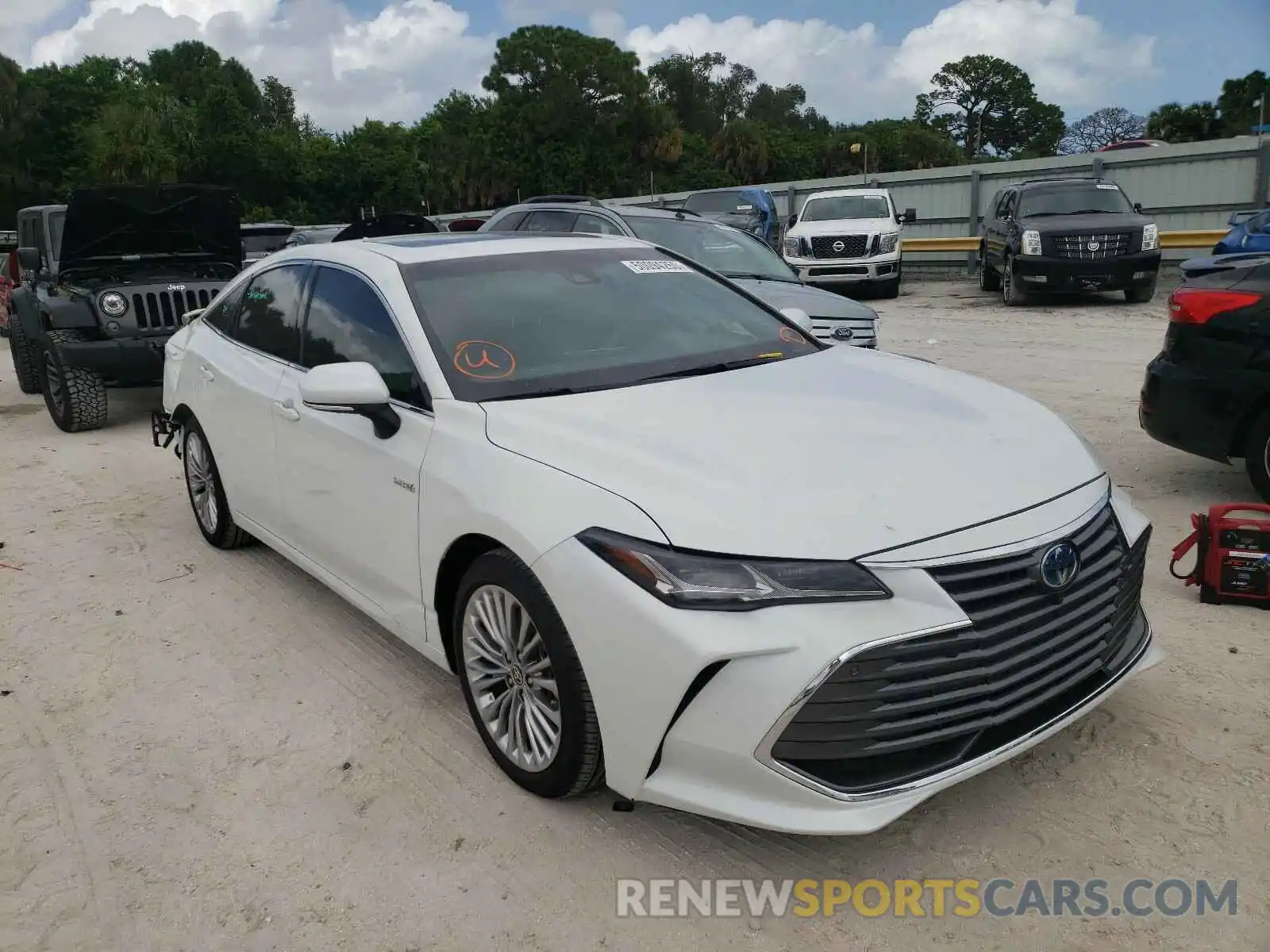 1 Photograph of a damaged car 4T1D21FB8LU018202 TOYOTA AVALON 2020