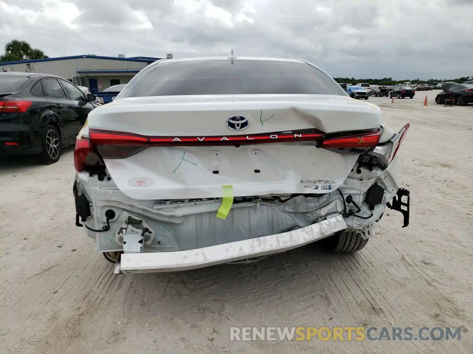 9 Photograph of a damaged car 4T1D21FB8LU018202 TOYOTA AVALON 2020