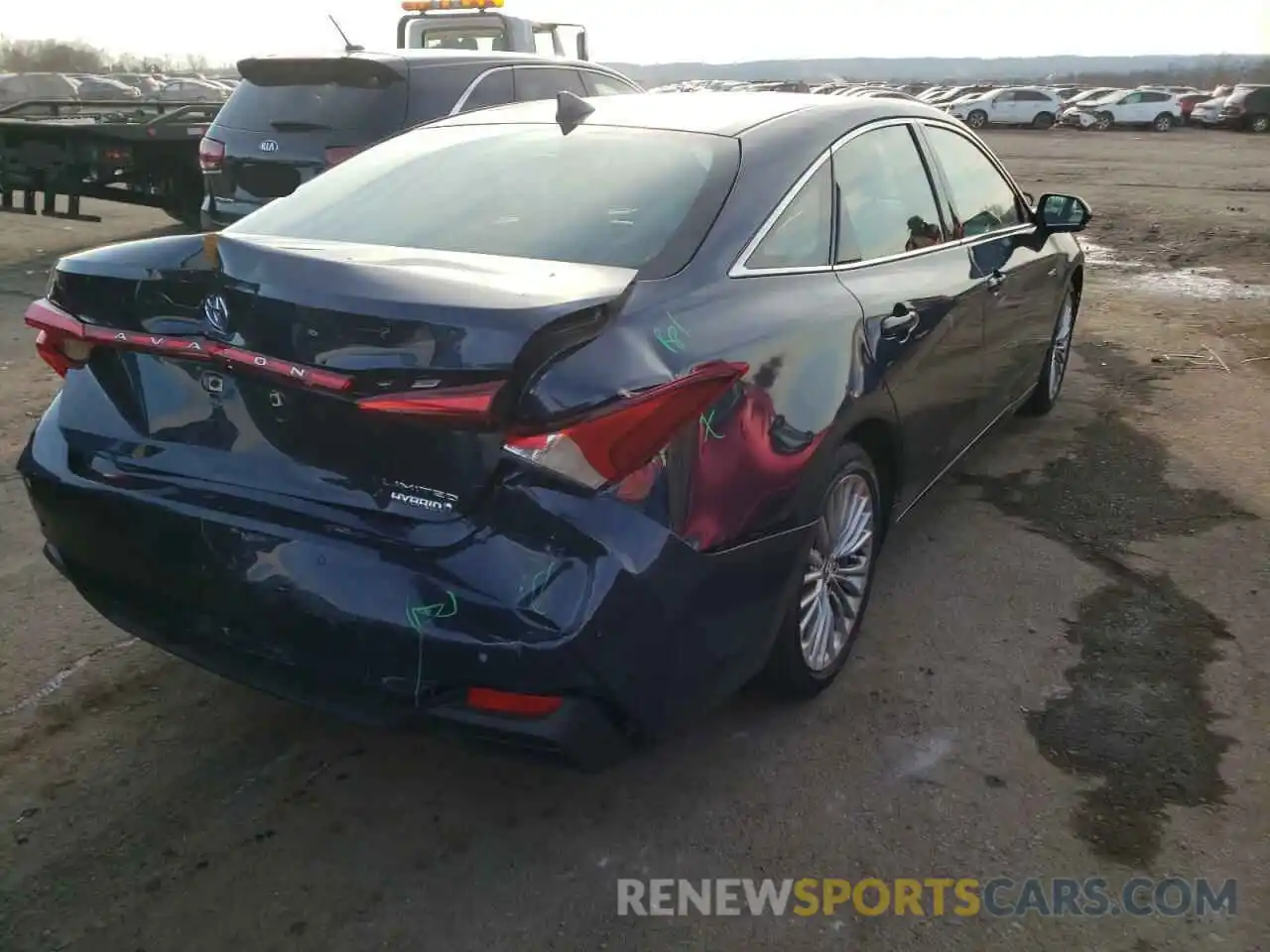 4 Photograph of a damaged car 4T1D21FBXLU013647 TOYOTA AVALON 2020