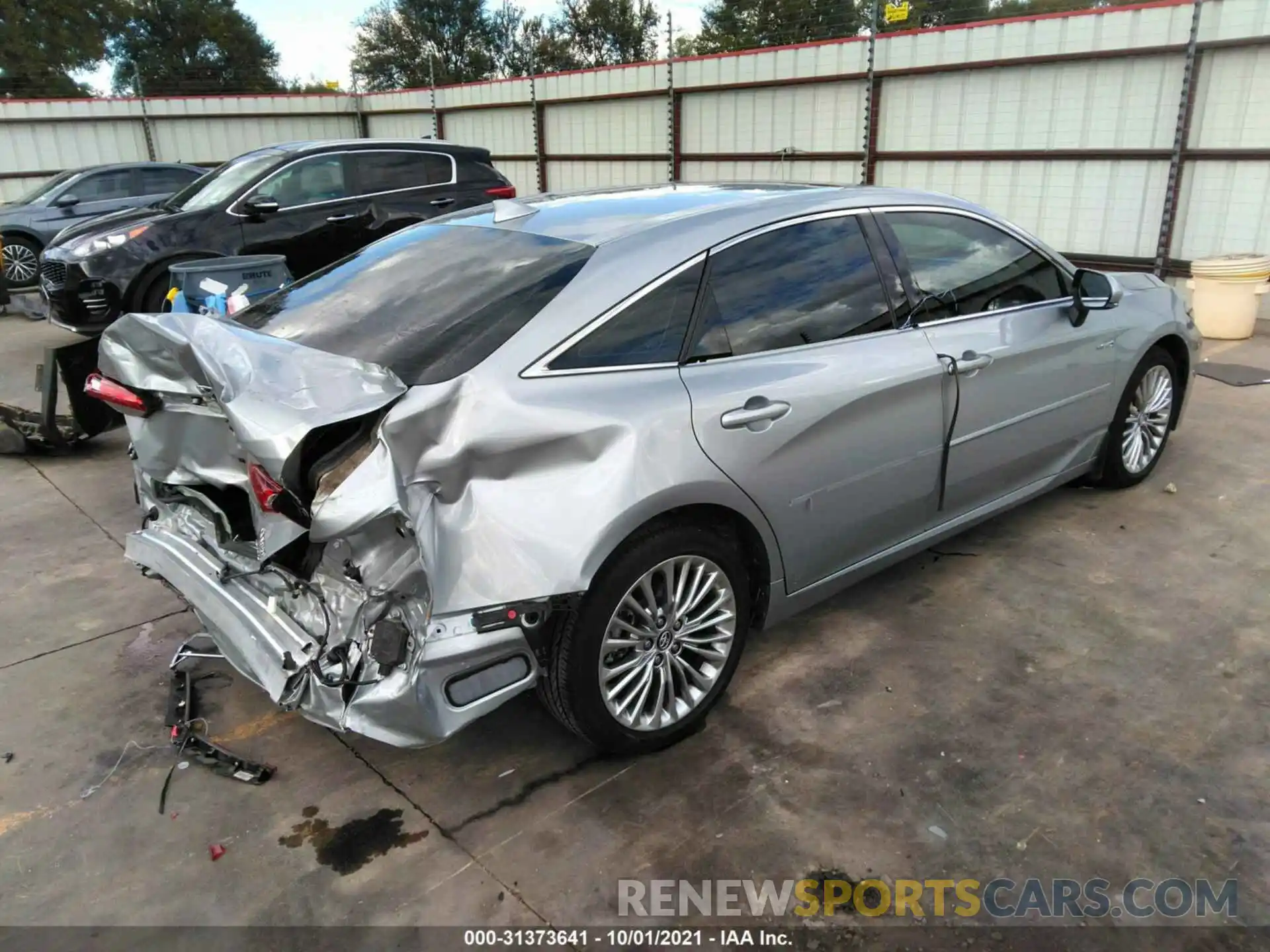 4 Photograph of a damaged car 4T1D21FBXLU016936 TOYOTA AVALON 2020