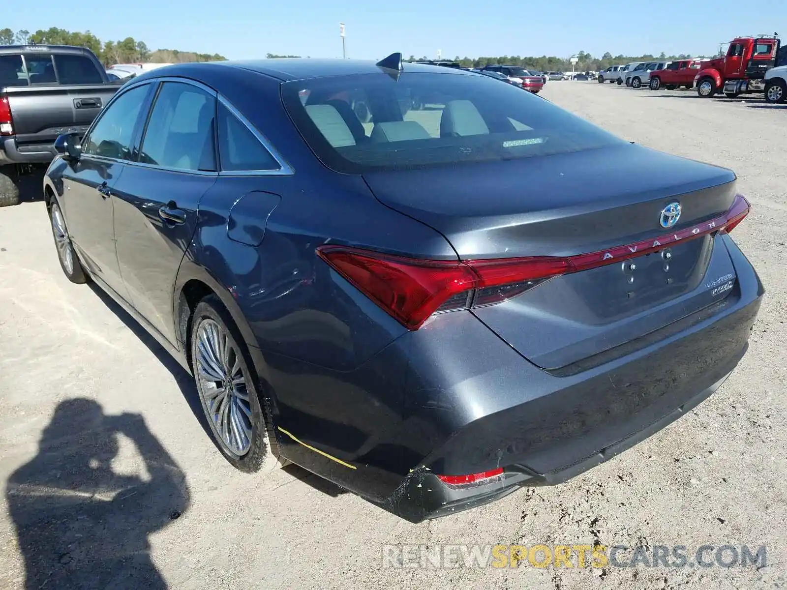 3 Photograph of a damaged car 4T1D21FBXLU019268 TOYOTA AVALON 2020