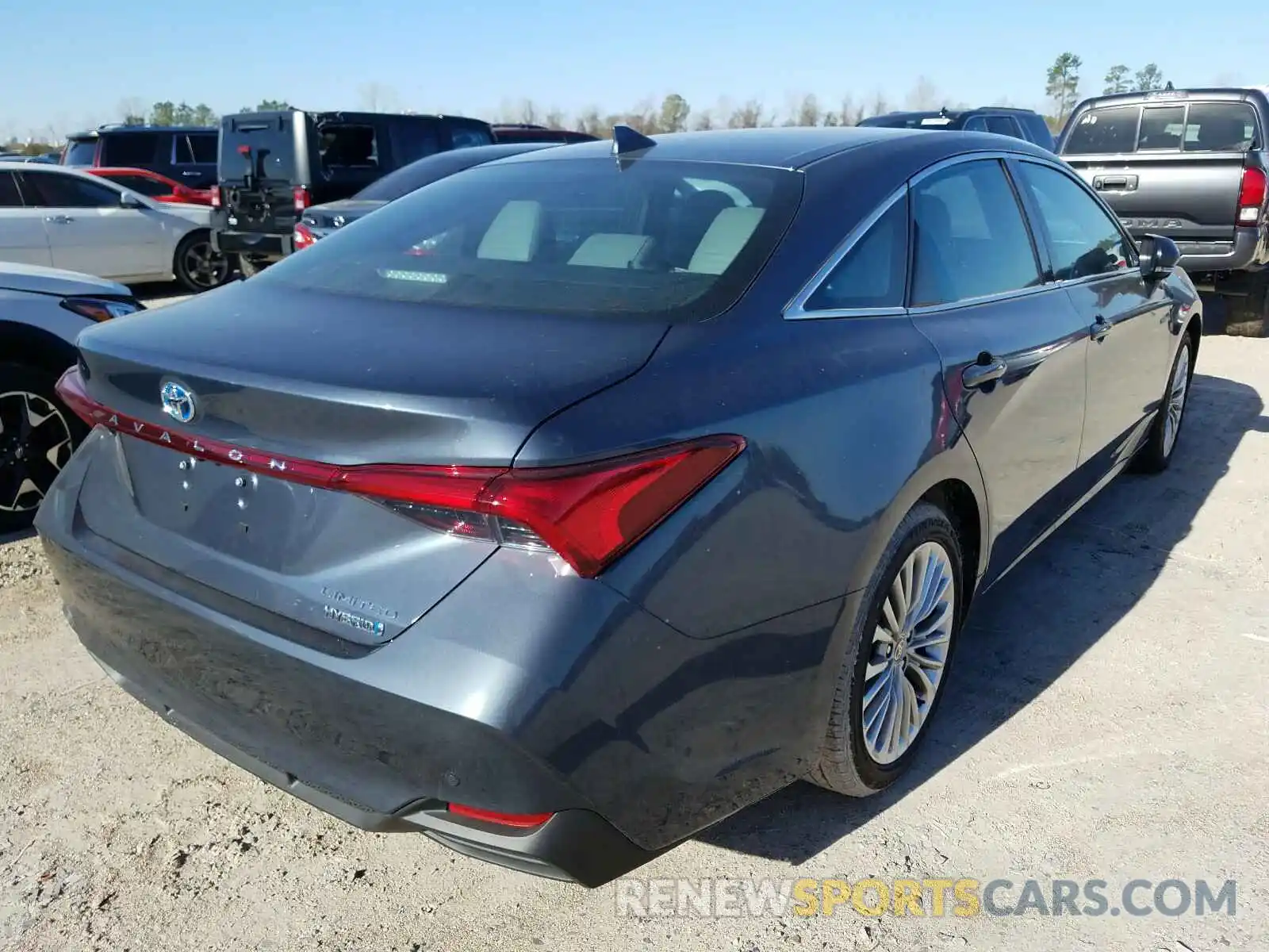 4 Photograph of a damaged car 4T1D21FBXLU019268 TOYOTA AVALON 2020