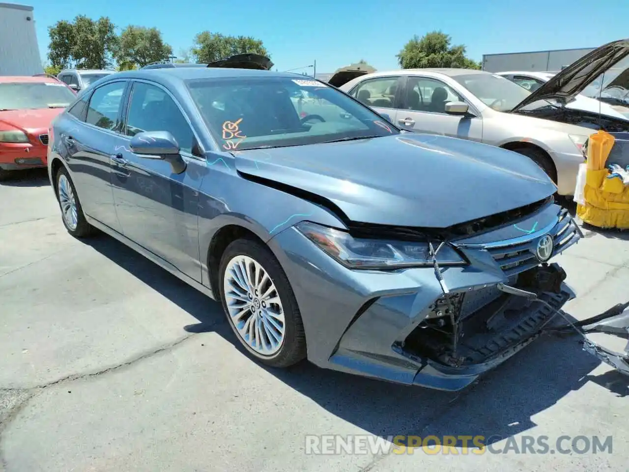 1 Photograph of a damaged car 4T1DZ1FB1LU040828 TOYOTA AVALON 2020