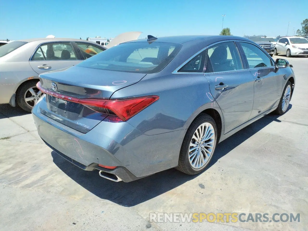 4 Photograph of a damaged car 4T1DZ1FB1LU040828 TOYOTA AVALON 2020