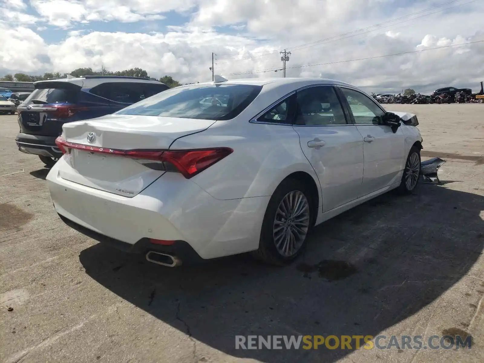 4 Photograph of a damaged car 4T1DZ1FB1LU040960 TOYOTA AVALON 2020