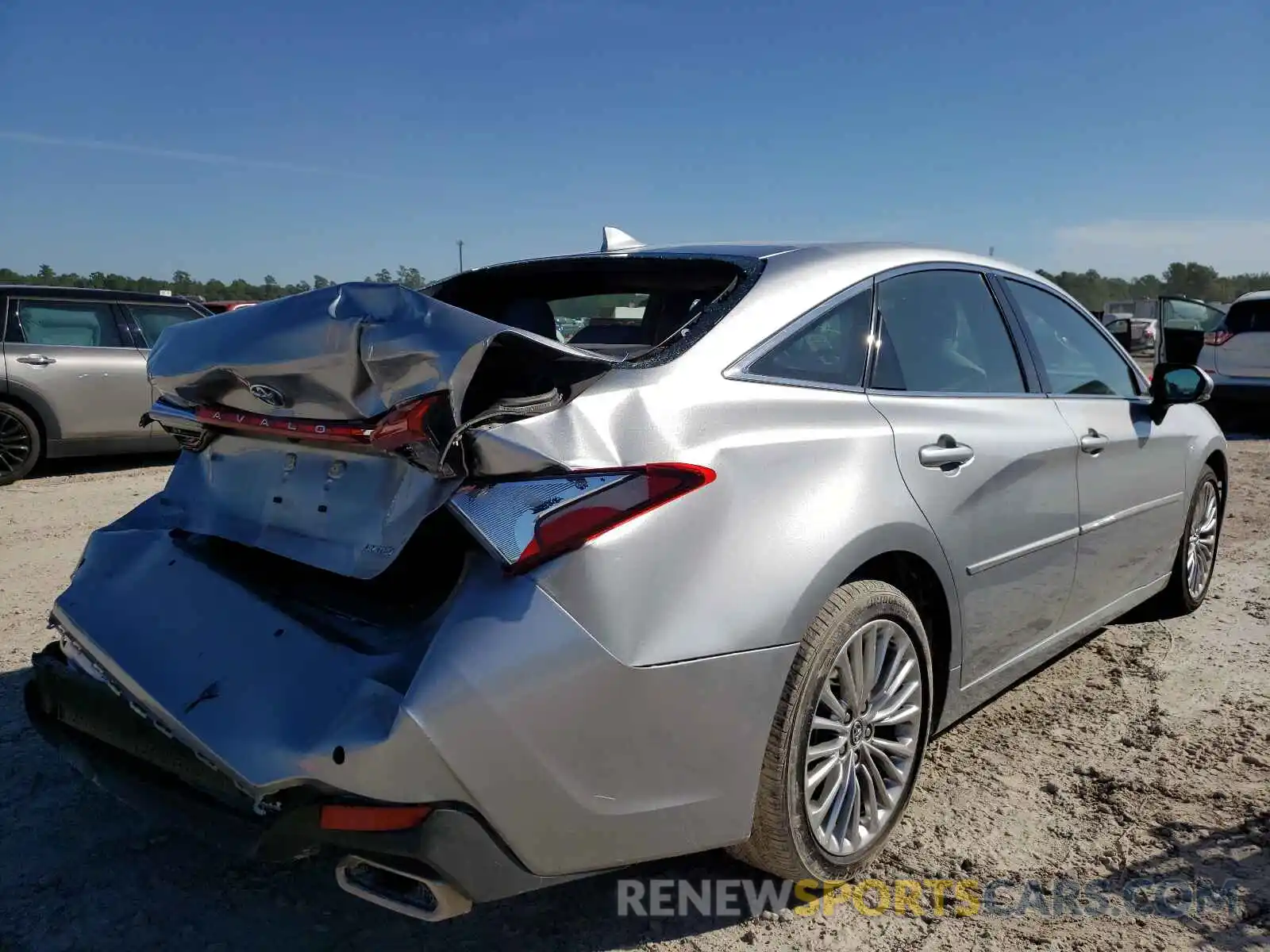 4 Photograph of a damaged car 4T1DZ1FB2LU043365 TOYOTA AVALON 2020