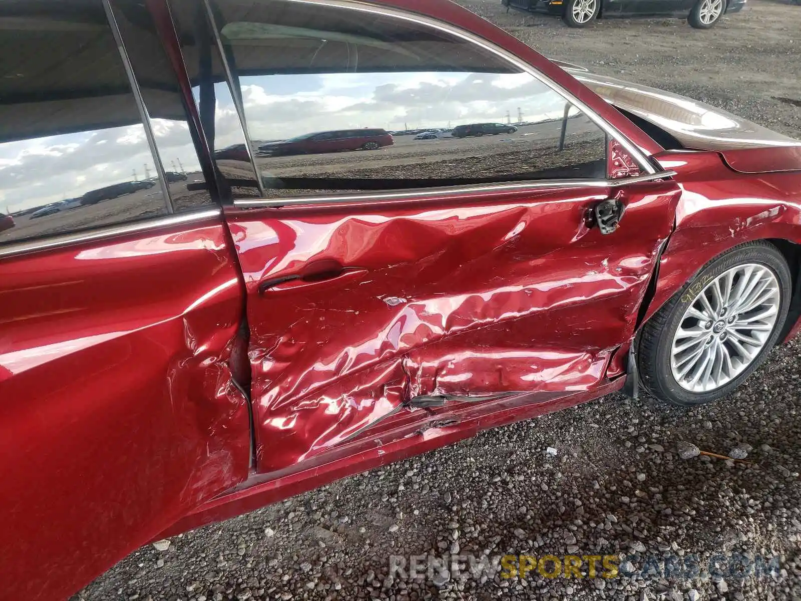 9 Photograph of a damaged car 4T1DZ1FB3LU045058 TOYOTA AVALON 2020