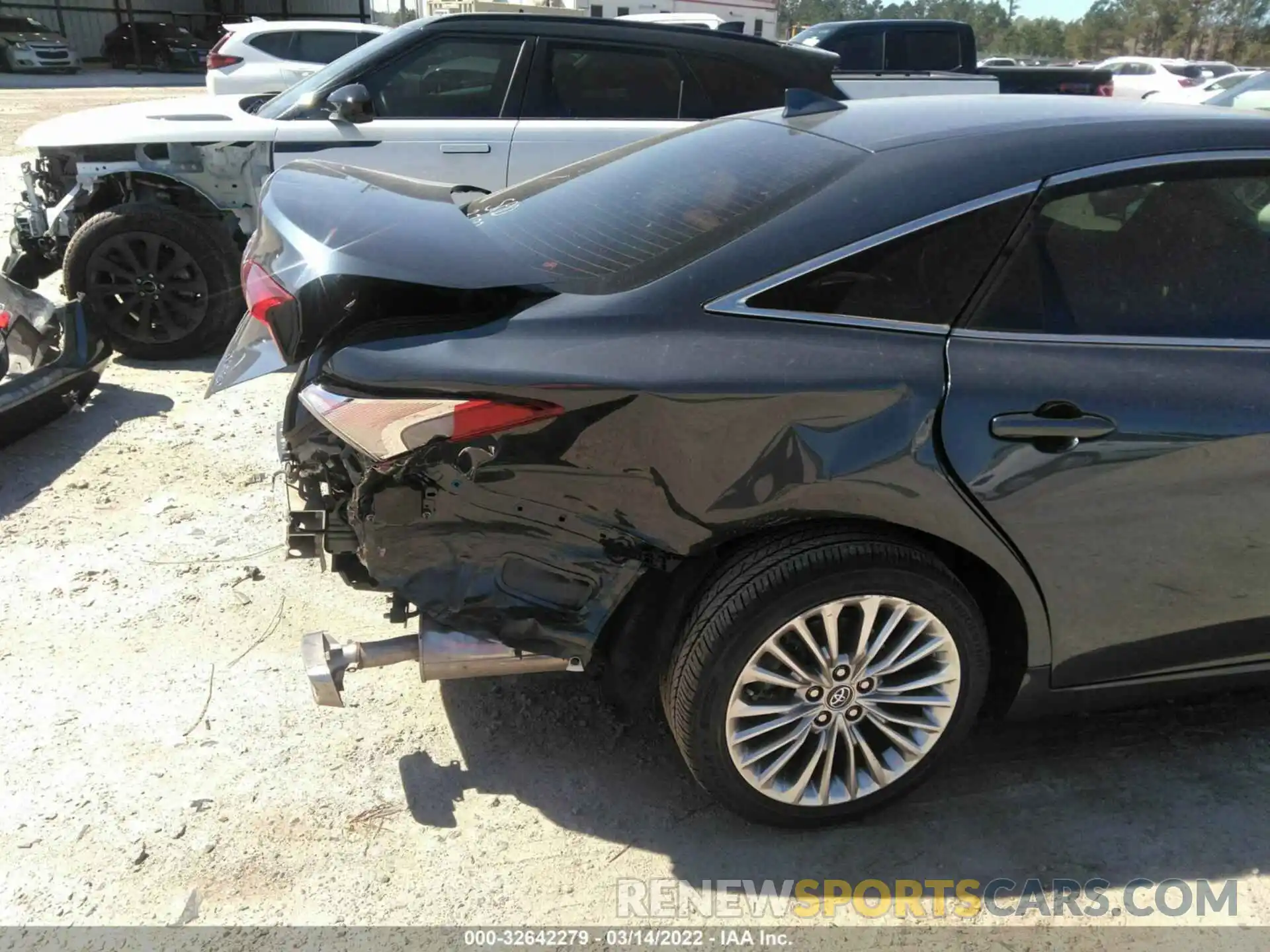 6 Photograph of a damaged car 4T1DZ1FB6LU049931 TOYOTA AVALON 2020