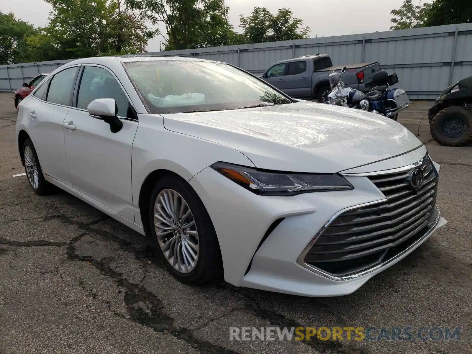 1 Photograph of a damaged car 4T1DZ1FB6LU054725 TOYOTA AVALON 2020