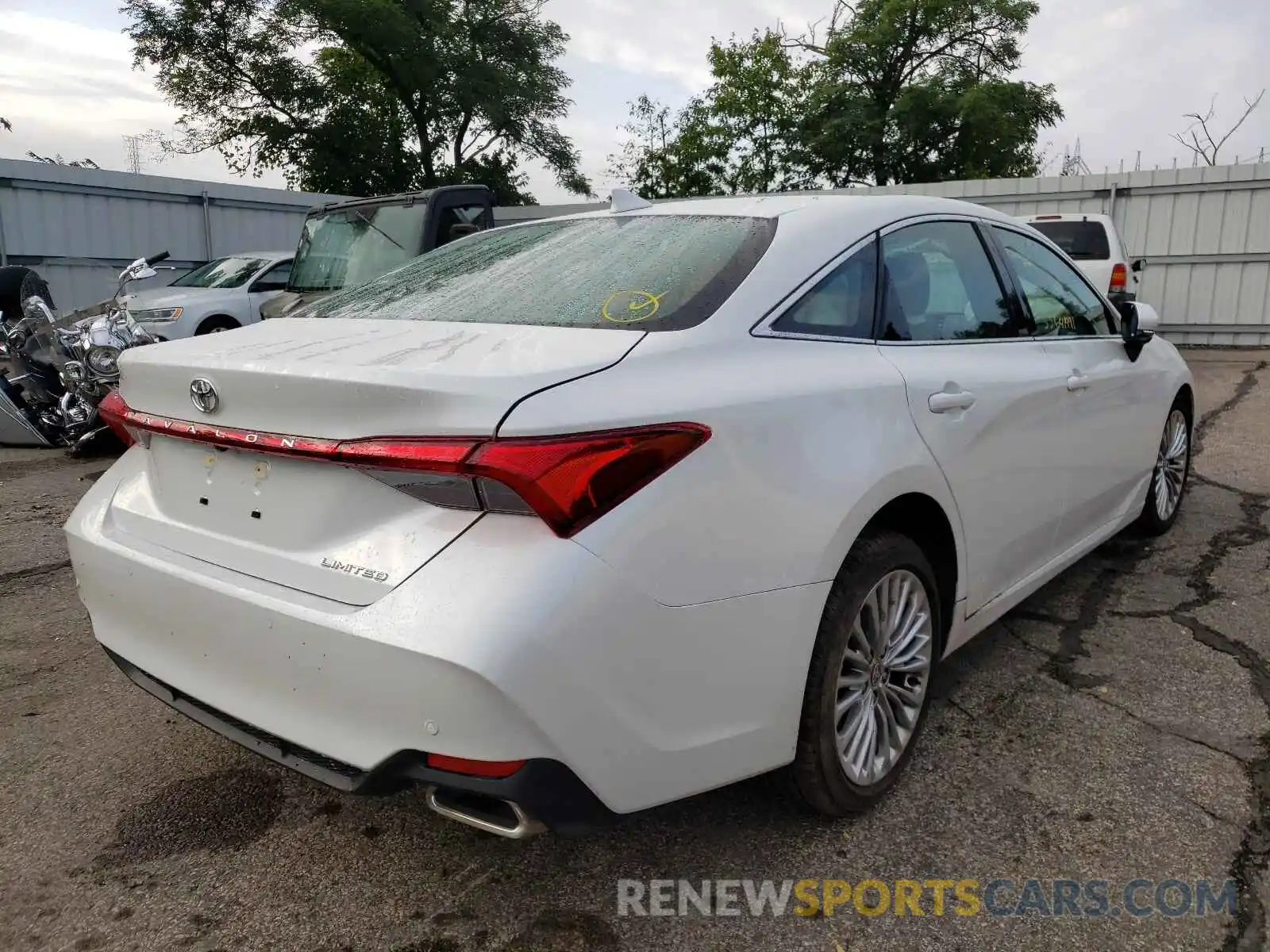 4 Photograph of a damaged car 4T1DZ1FB6LU054725 TOYOTA AVALON 2020