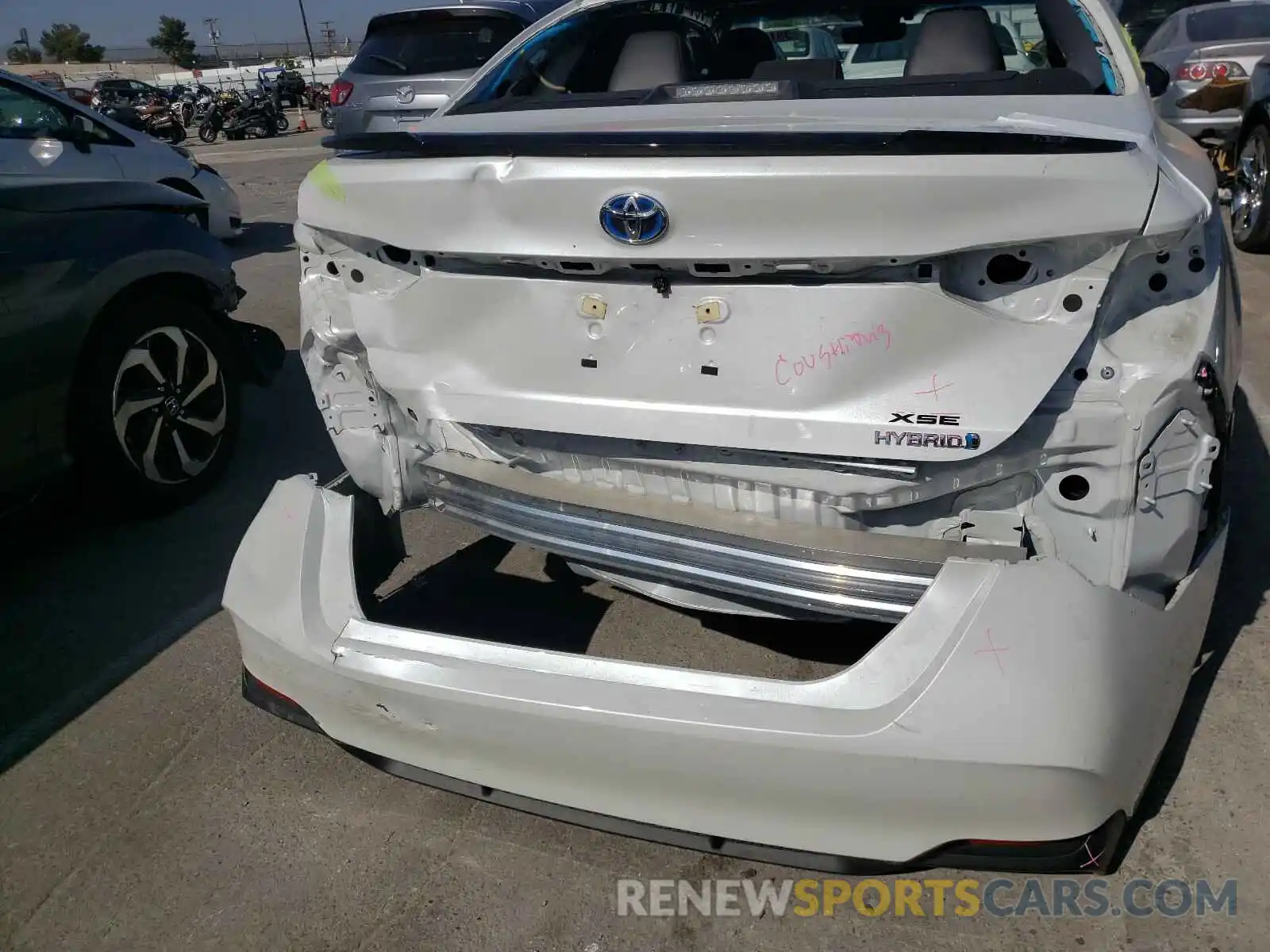 9 Photograph of a damaged car 4T1E21FB4LU016984 TOYOTA AVALON 2020