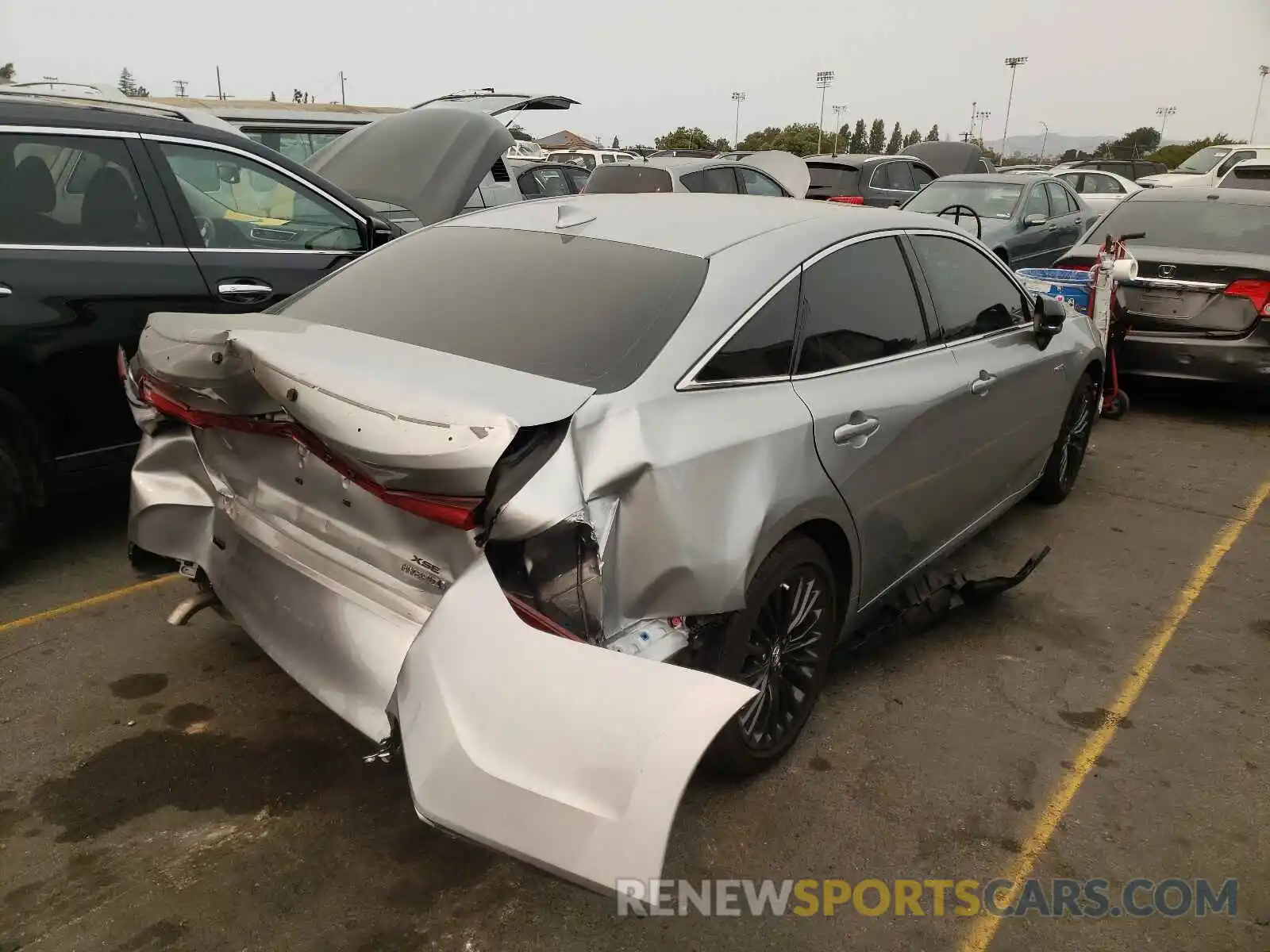 4 Photograph of a damaged car 4T1E21FB5LU016900 TOYOTA AVALON 2020